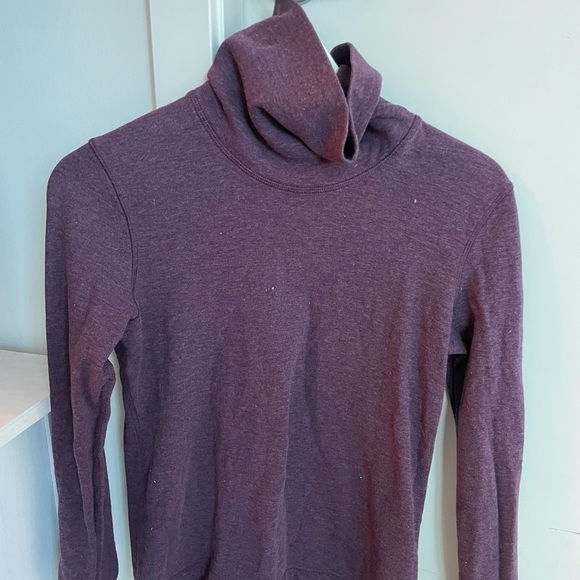 Lululemon reversible turtleneck 4 - Picture 4 of 4